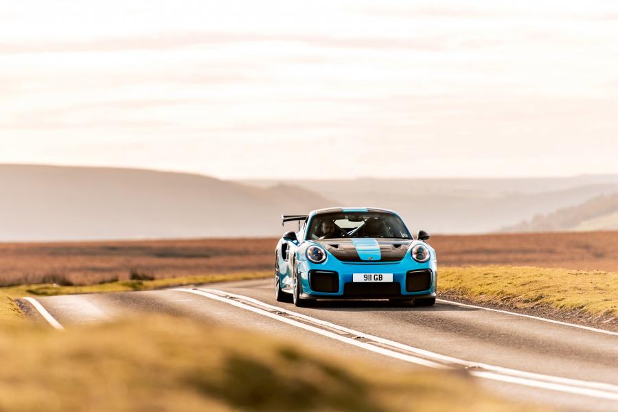  Porsche 911 GT2 RS 2017 года  (UK) (фото 1 из 14)
